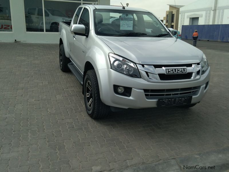 Isuzu KB300 LX EXT/CAB 4X4 MT in Namibia