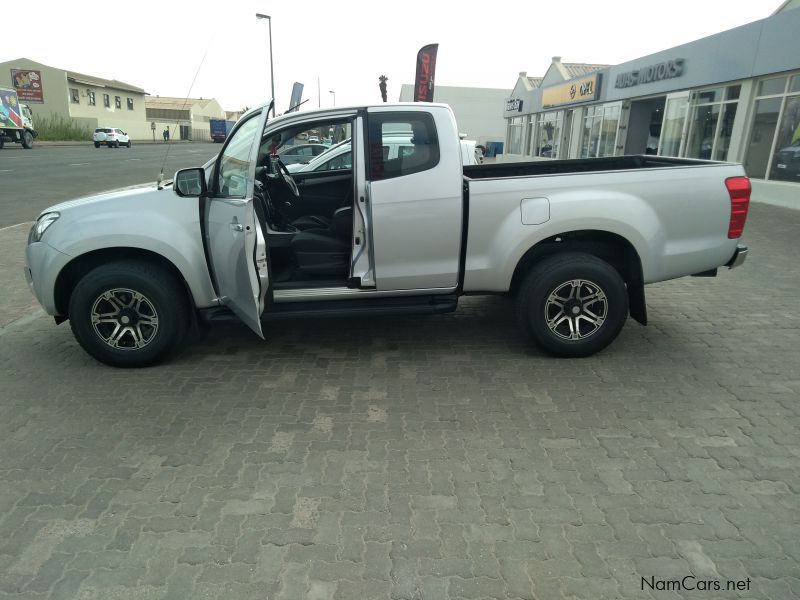 Isuzu KB300 LX EXT/CAB 4X4 MT in Namibia