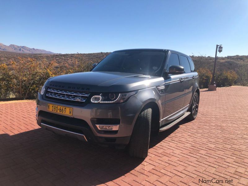 Land Rover Range Rover HSE SDV6 in Namibia
