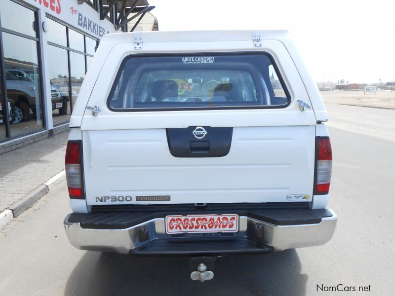 Nissan NP300 2.5 D/C 4X4 in Namibia