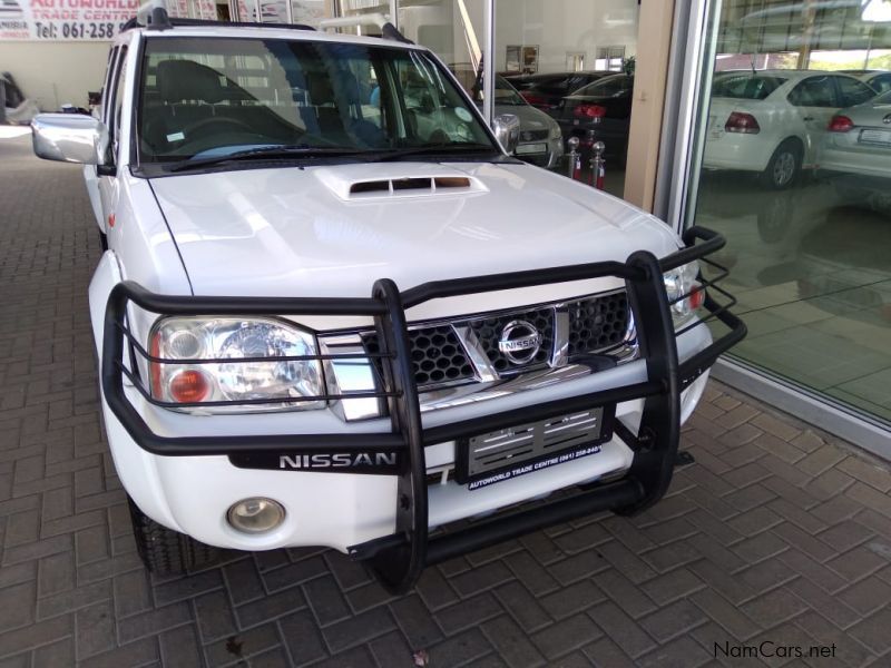 Nissan NP300 2.5 DC 4x4 in Namibia