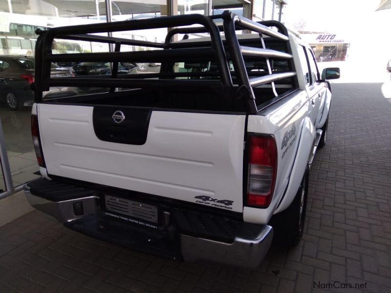 Nissan NP300 2.5 DC 4x4 in Namibia