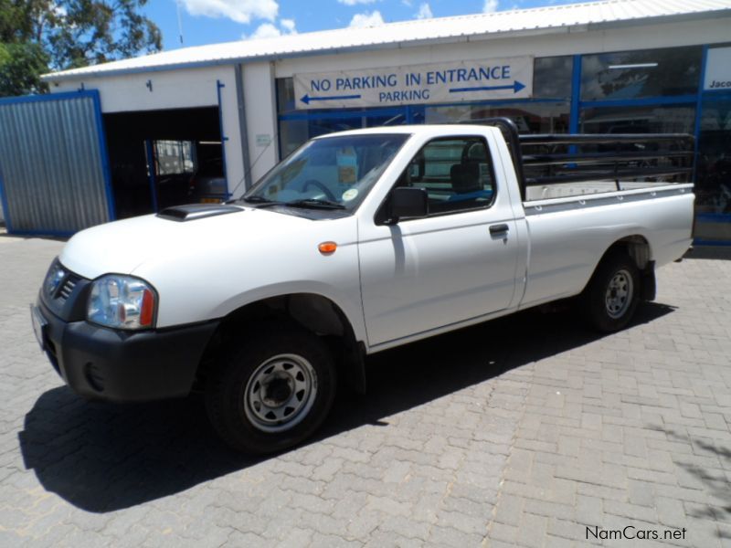 Nissan NP300 2.5 TD 4x2 S/cab A/C in Namibia