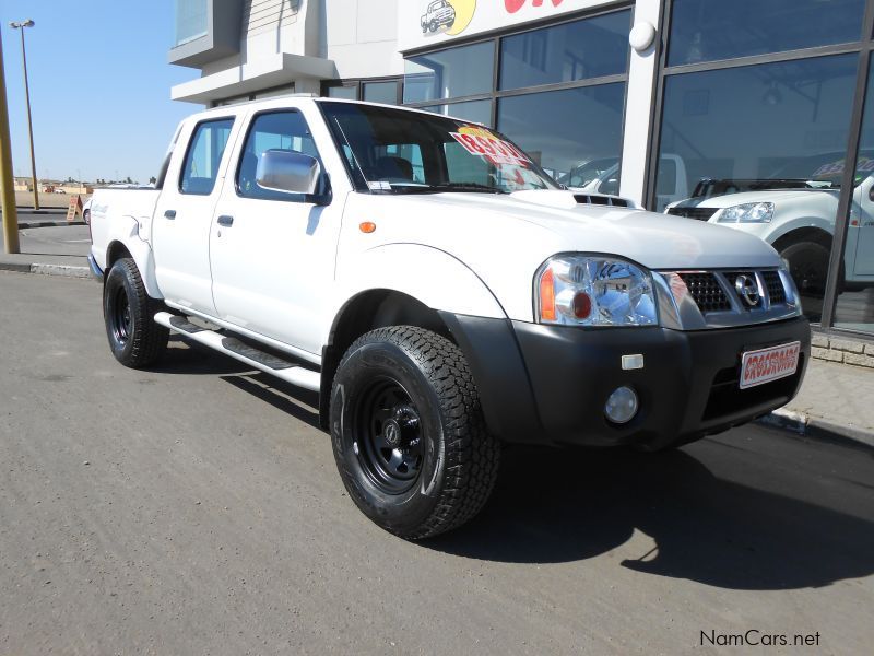 Nissan NP300 2.5 TDI D/C 4X4 in Namibia