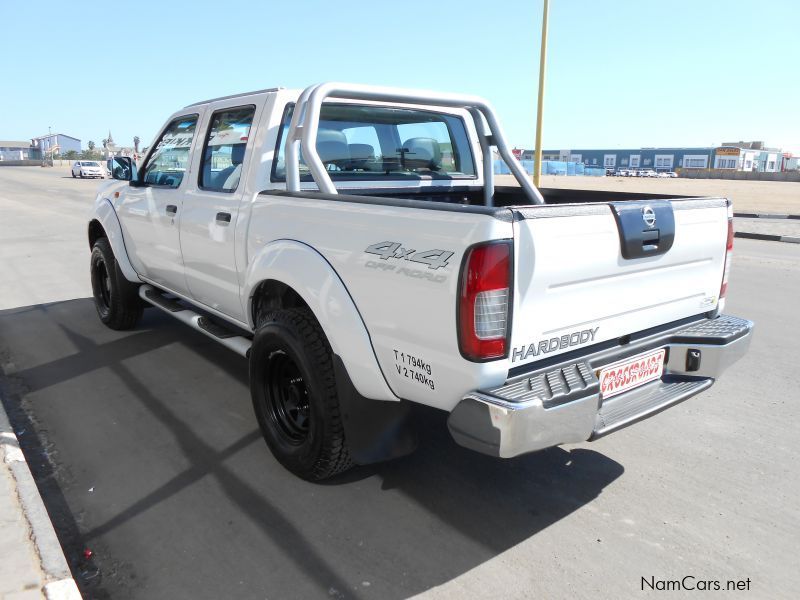 Nissan NP300 2.5 TDI D/C 4X4 in Namibia