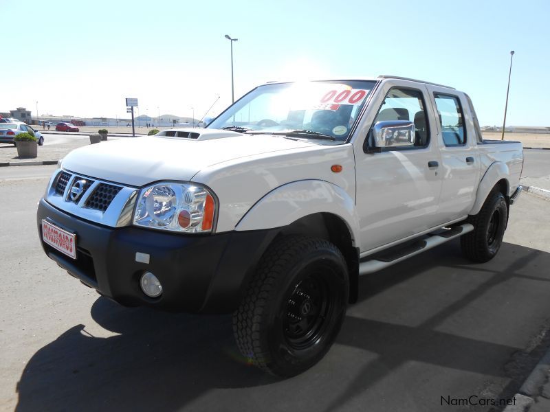 Nissan NP300 2.5 TDI D/C 4X4 in Namibia