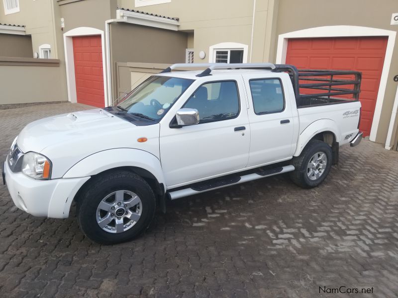 Nissan NP300 D/C 2.5D 4x4 in Namibia