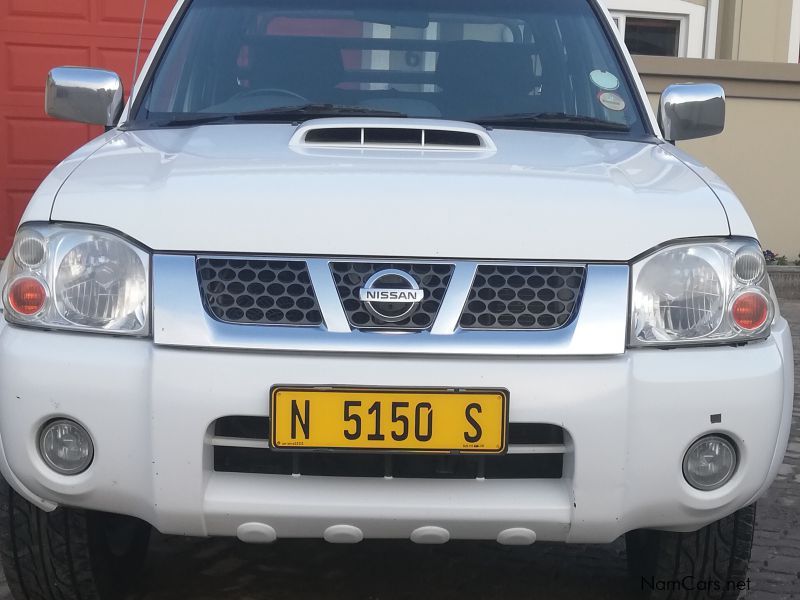 Nissan NP300 D/C 2.5D 4x4 in Namibia
