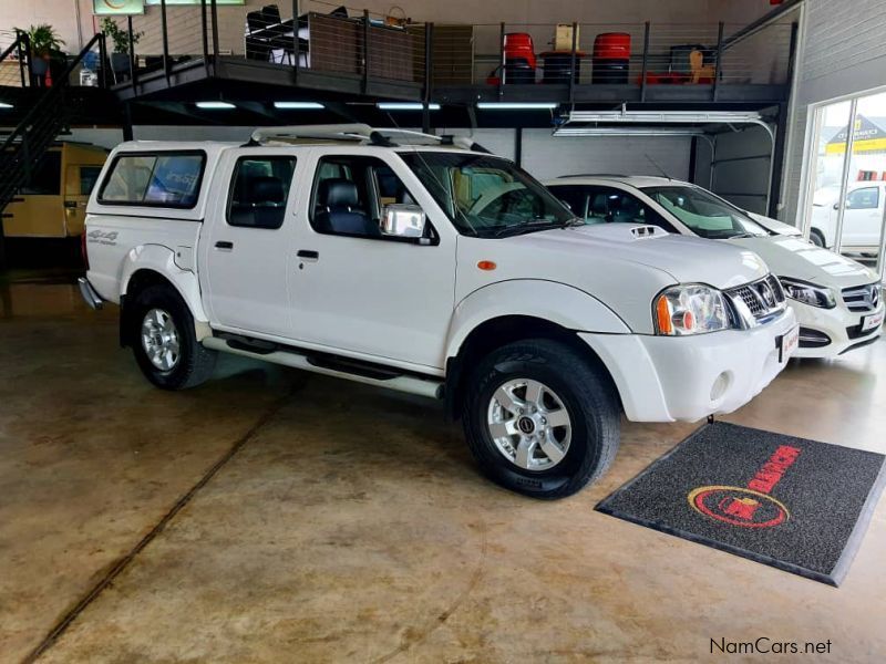 Nissan Np300 2.5 TDI 4x4 D/C in Namibia