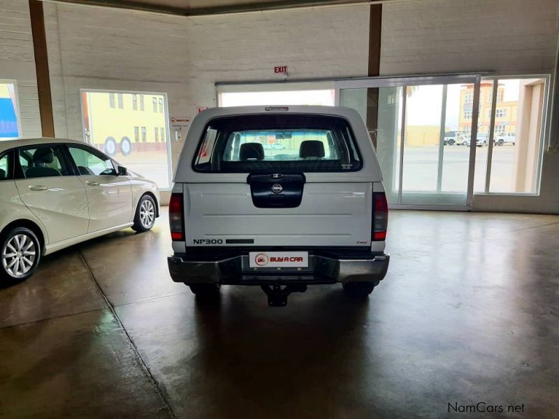 Nissan Np300 2.5 TDI 4x4 D/C in Namibia