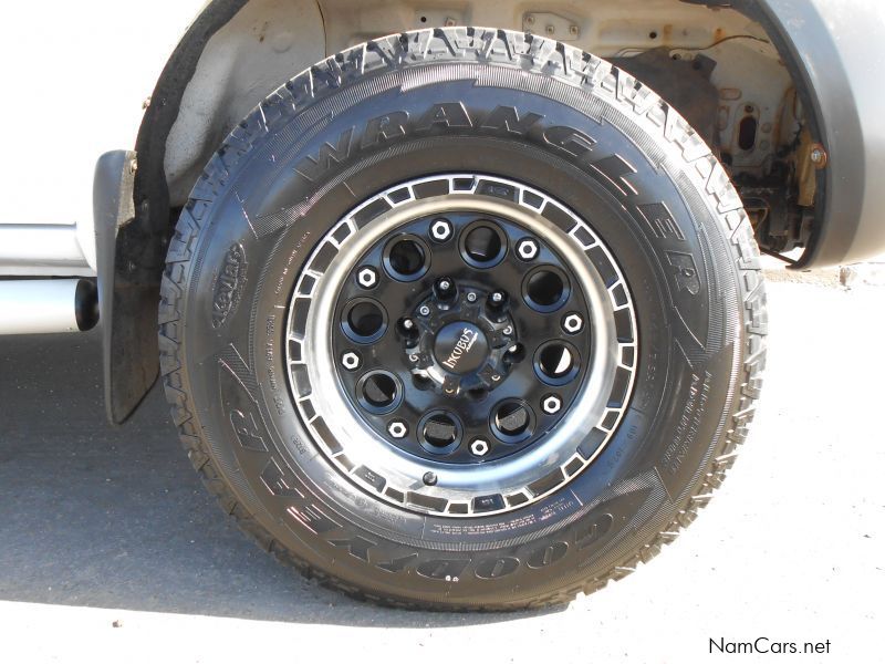 Nissan Np300 2.5 Tdi D/c 4x4 in Namibia