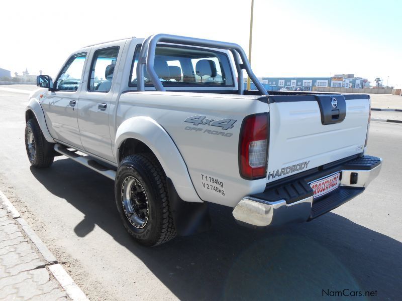 Nissan Np300 2.5 Tdi D/c 4x4 in Namibia