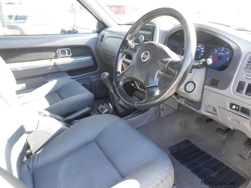 Nissan Np300 2.5 Tdi D/c 4x4 in Namibia