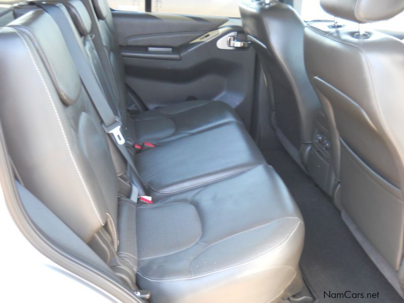 Nissan Pathfinder 3.0 V6 V9X in Namibia