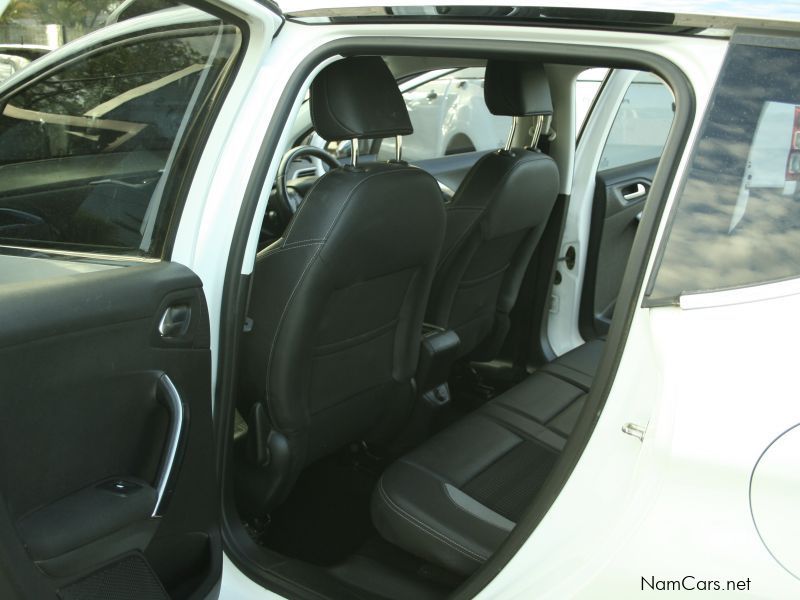 Peugeot 2008 1.6 vti allure 5 Door manual in Namibia