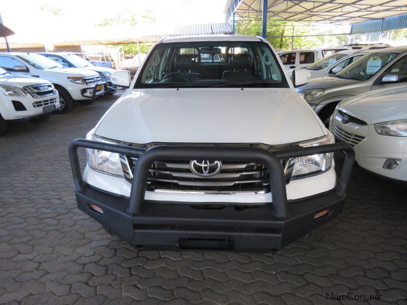 Toyota HILUX 4000 V6 D CAB DAKAR 4X4 in Namibia