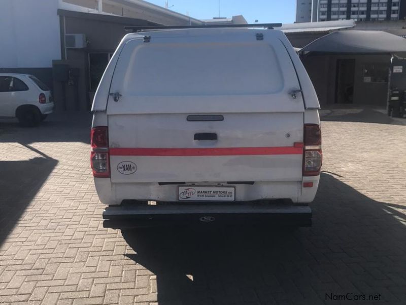 Toyota Hilux 2.5 D4D SRX 4x4 D/C manual in Namibia