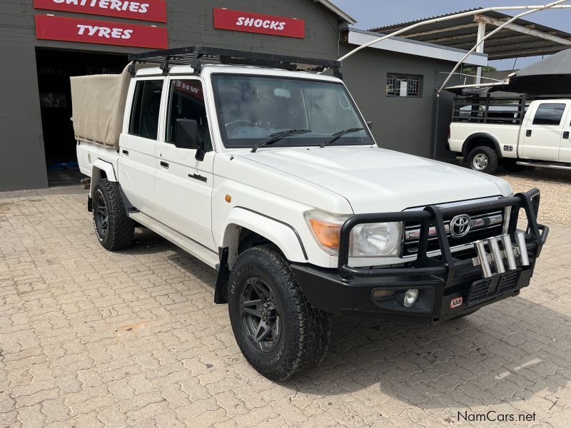 Toyota LAND CRUISER 4.0 V6 P/U D/C in Namibia