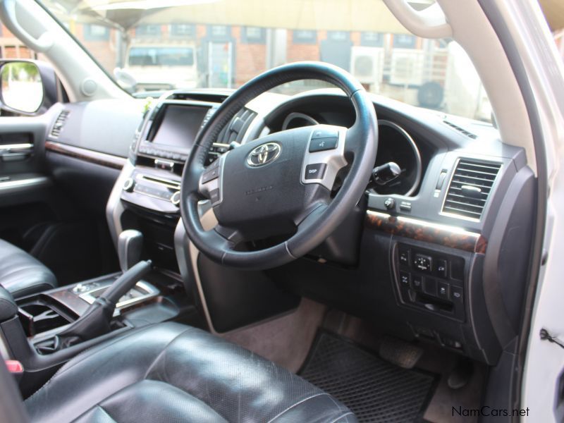 Toyota LANDCRUISER 200 SERIES VX A/T in Namibia