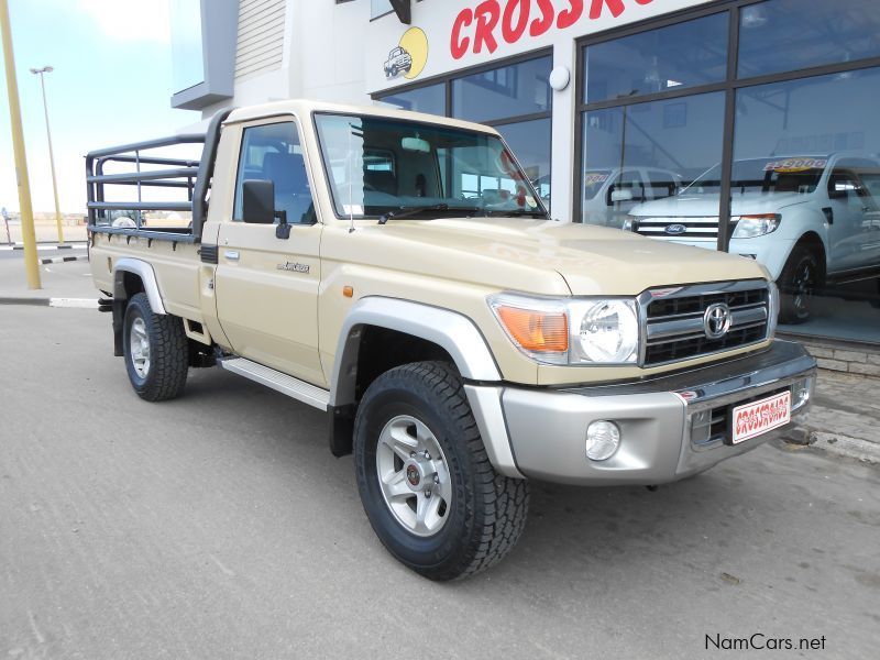 Toyota LANDCRUISER 4.0 V6 S/C 4X4 in Namibia