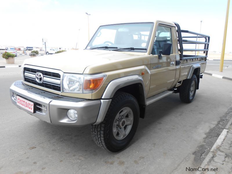 Toyota LANDCRUISER 4.0 V6 S/C 4X4 in Namibia