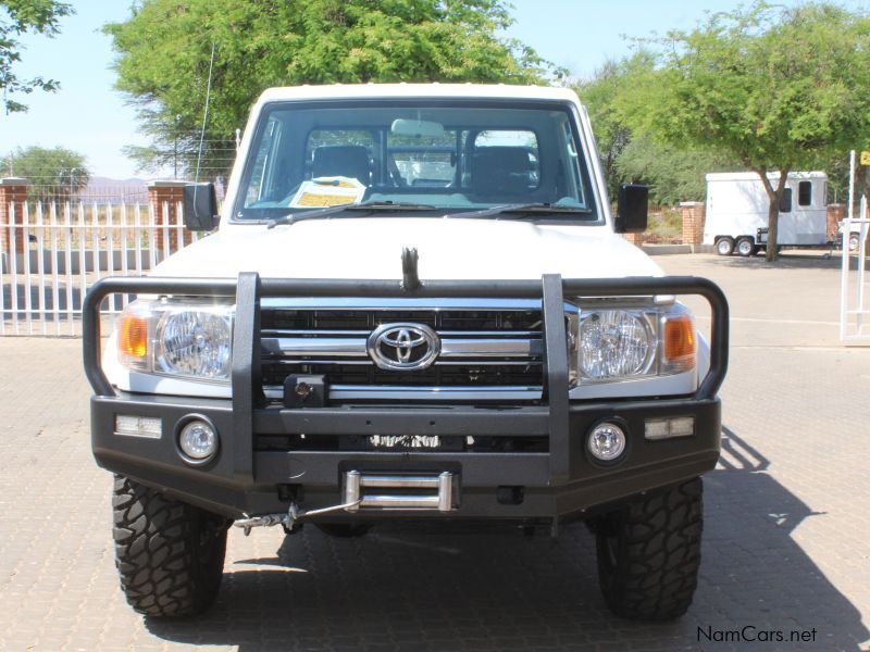 Toyota LANDCRUISER 4.0 V6 S/C 4X4 in Namibia