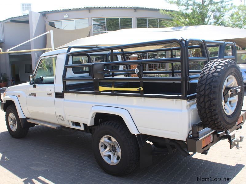 Toyota LANDCRUISER 4.0 V6 S/C 4X4 in Namibia