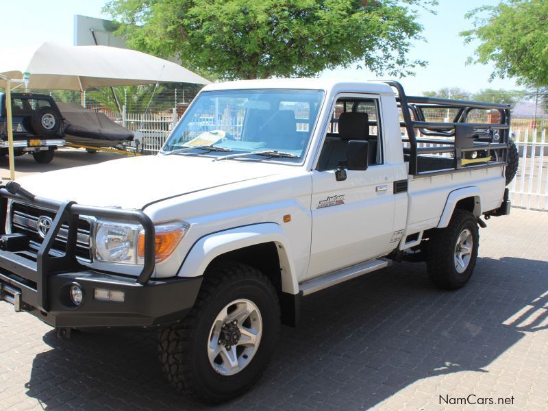 Toyota LANDCRUISER 4.0 V6 S/C 4X4 in Namibia