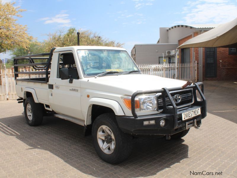 Toyota LANDCRUISER 4.0 V6 S/C 4X4 in Namibia