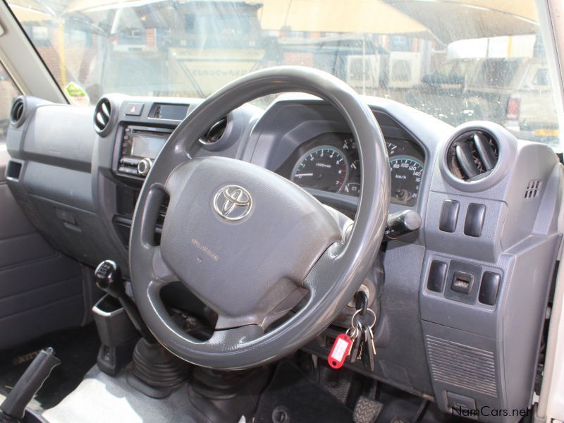 Toyota LANDCRUISER 4.0 V6 S/C 4X4 in Namibia