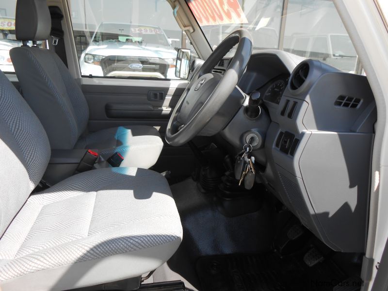 Toyota LANDCRUISER 4.0V6 D/C 4X4 in Namibia
