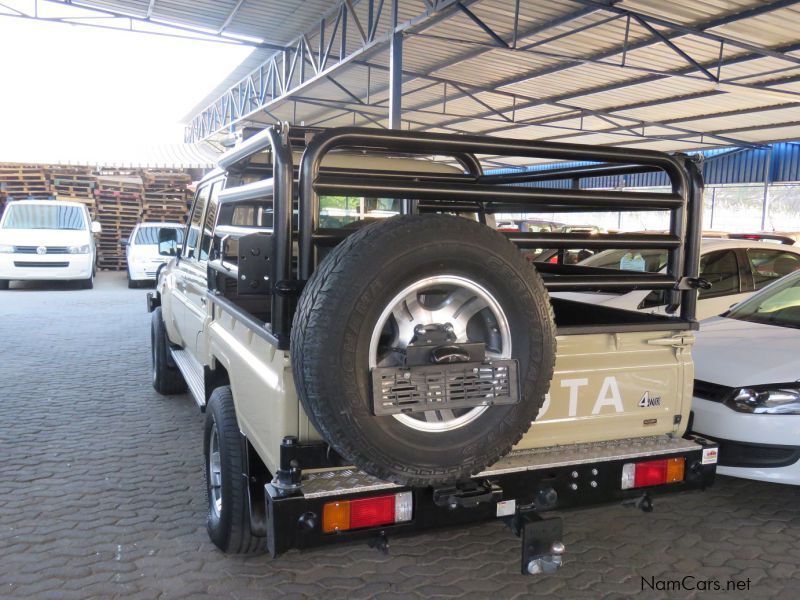 Toyota LANDCRUISER 40 V6 in Namibia