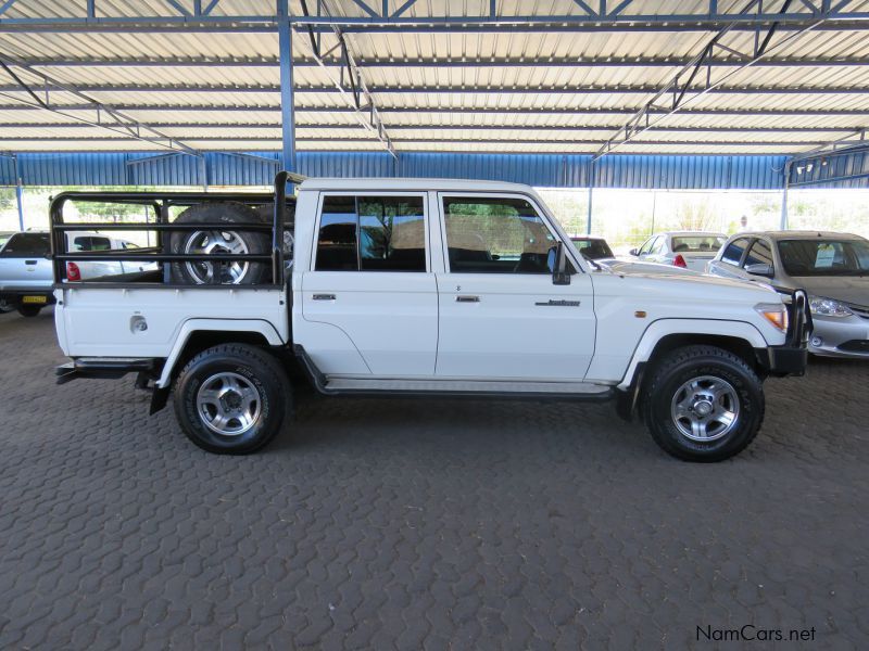 Toyota LANDCRUISER 40 V6 in Namibia