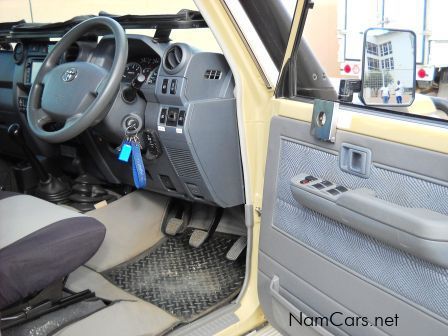 Toyota Land Cruise 76 V8 Diesel 4x4 SUV in Namibia