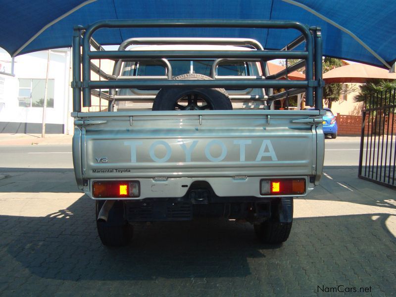 Toyota Land Cruiser  4.0  V6  D/Cab 4x4 in Namibia