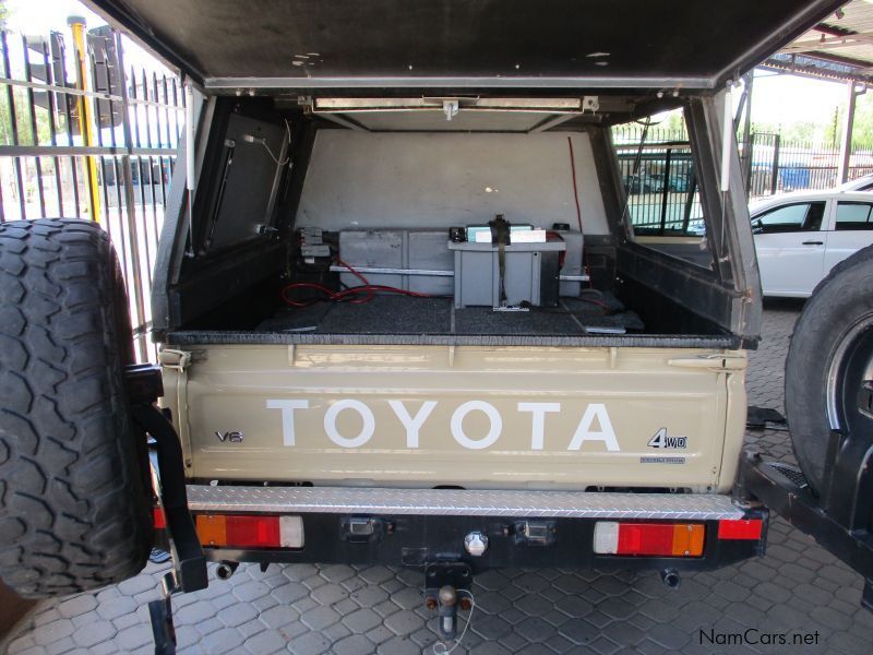 Toyota Land Cruiser 4.0 V6 D/C 4x4 in Namibia