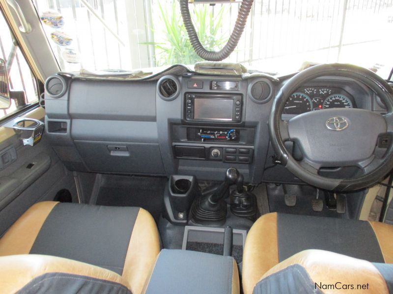 Toyota Land Cruiser 4.0 V6 D/C 4x4 in Namibia