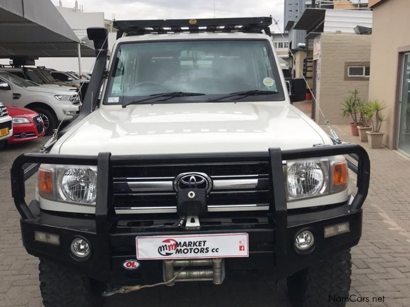 Toyota Land Cruiser 4.0 V6 D/C P/U in Namibia