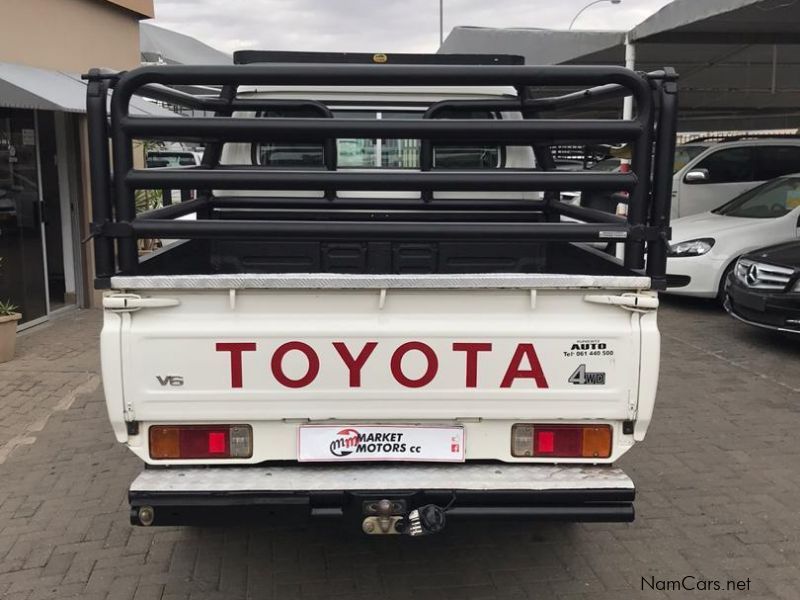 Toyota Land Cruiser 4.0 V6 D/C P/U in Namibia