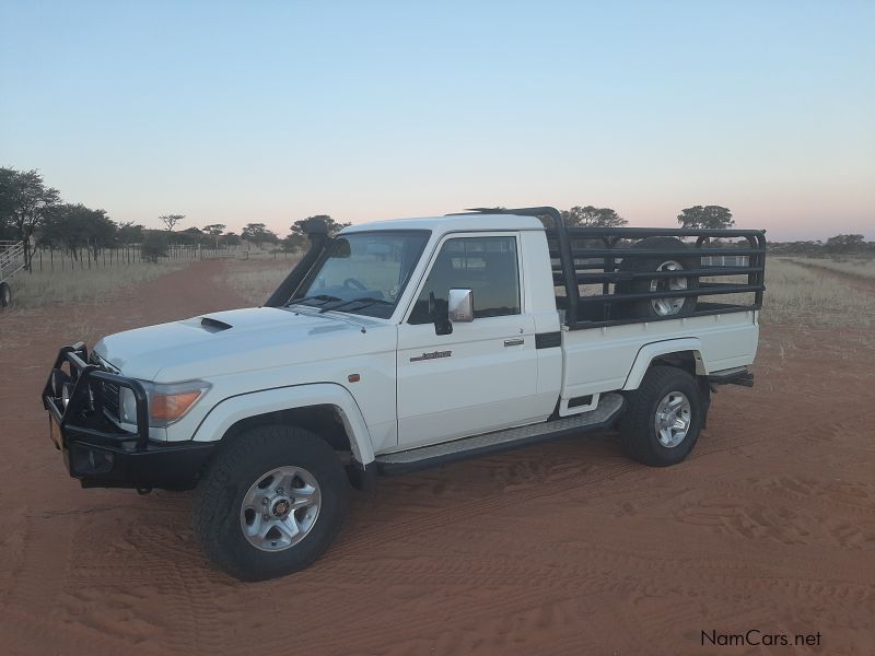 Toyota Land Cruiser S/C V8 in Namibia