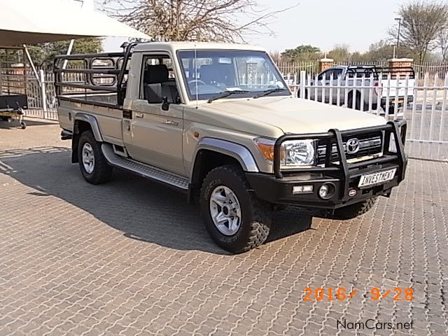 Toyota Land Cruiser V6 in Namibia