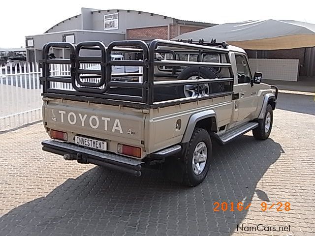 Toyota Land Cruiser V6 in Namibia