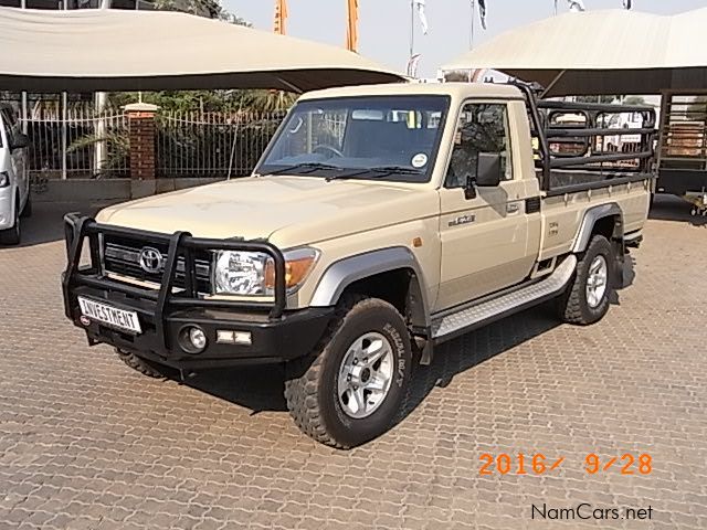 Toyota Land Cruiser V6 in Namibia