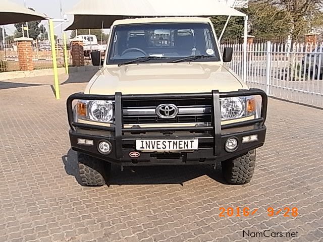 Toyota Land Cruiser V6 in Namibia