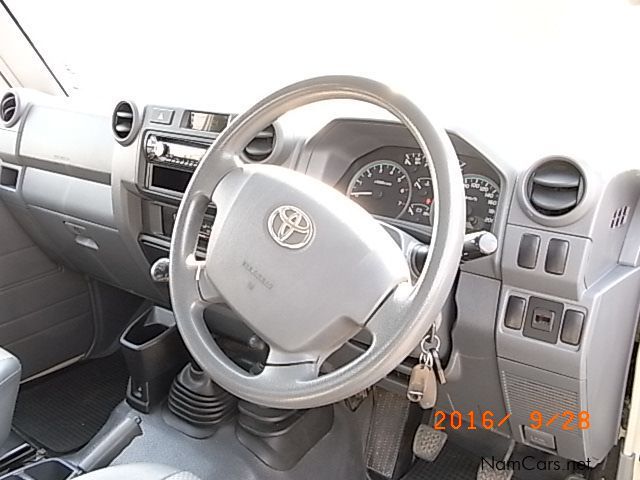 Toyota Land Cruiser V6 in Namibia