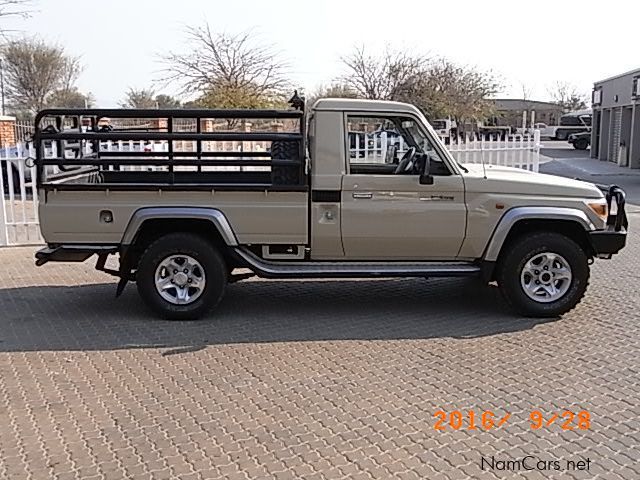 Toyota Land Cruiser V6 in Namibia