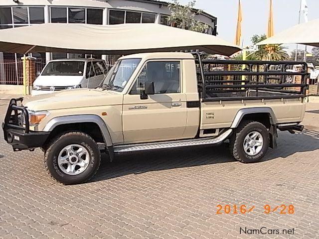 Toyota Land Cruiser V6 in Namibia