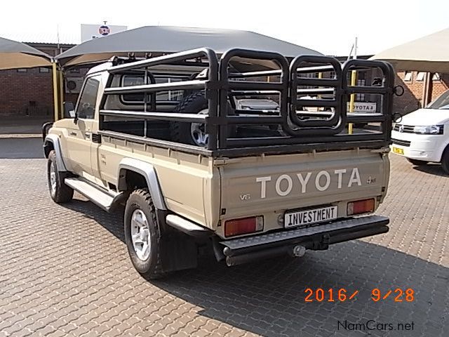 Toyota Land Cruiser V6 in Namibia