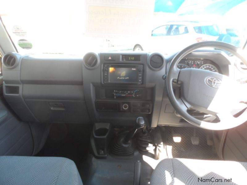 Toyota Landcruiser 4.0 V6 D/cab in Namibia