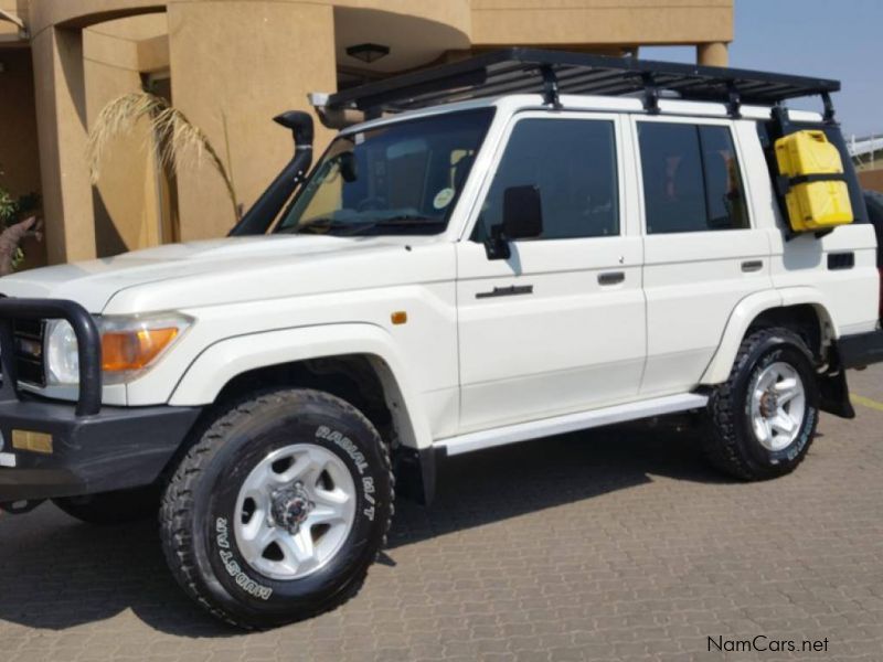 Toyota Landcruiser 4x4 4.2d 76 series S/W in Namibia